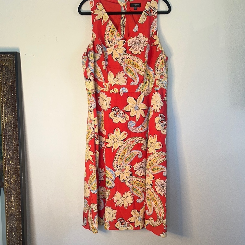 T Tahari Orange‎ Red Sleeveless V-Neck Sheath Dress